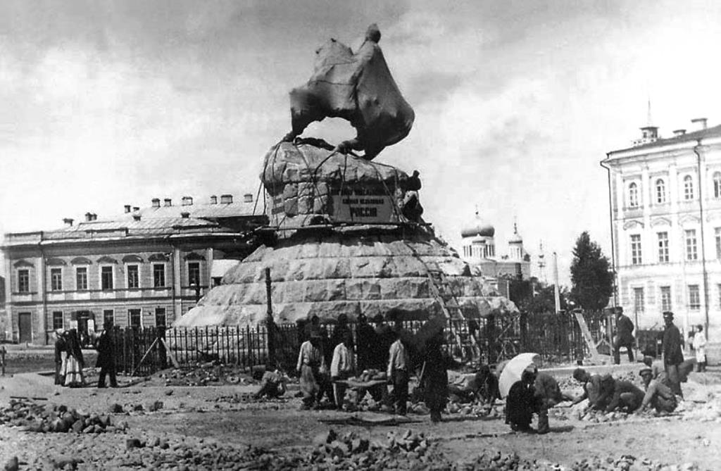 Установка памятника Богдану Хмельницкому