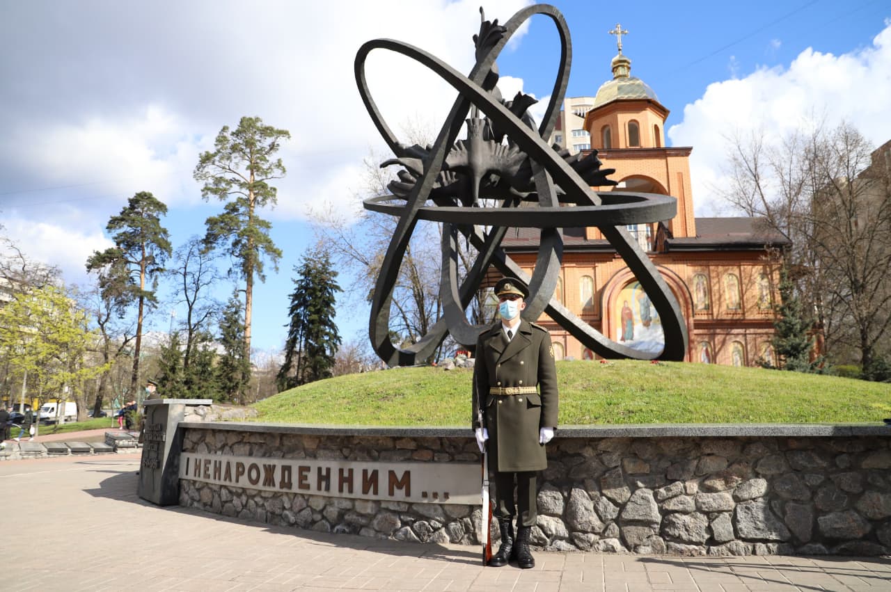 Жертвам Чернобыля памятник