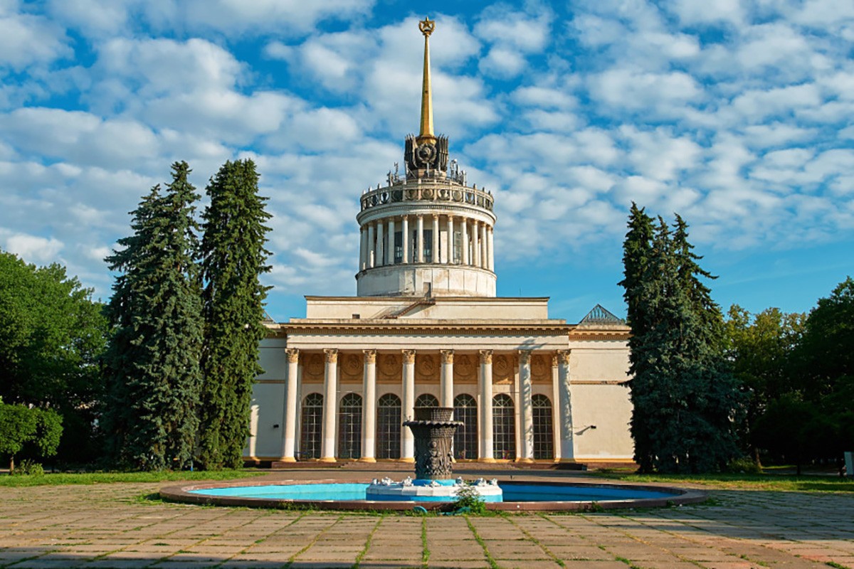 Андріївська церква – Маріїїнський палац – Расстреллі – Університет Святого Володимира – Червноий корпус – Беретті – Городецьй – Будинок з гимерами – Брадтман – Дім плачувої удови – сталінський ампір