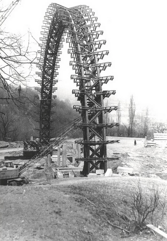 Встановлення арки Дружби народів. 1980 рік