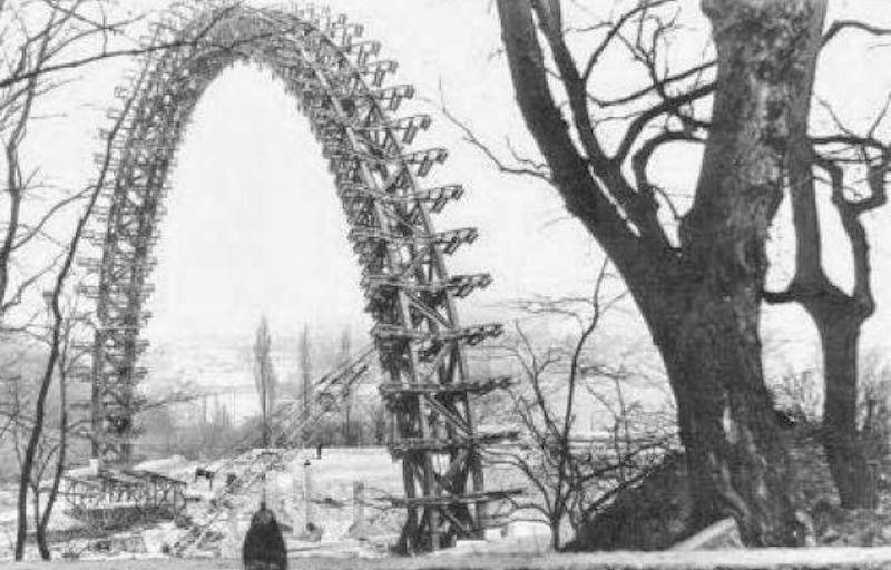1981 рік. Будівництво арки.
